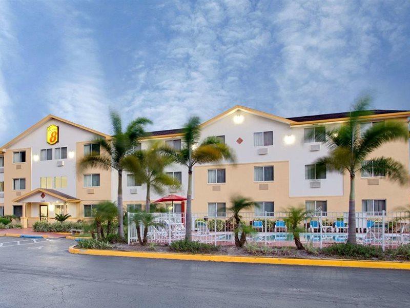 Hotel Super 8 By Wyndham Clearwater/St. Petersburg Airport Esterno foto