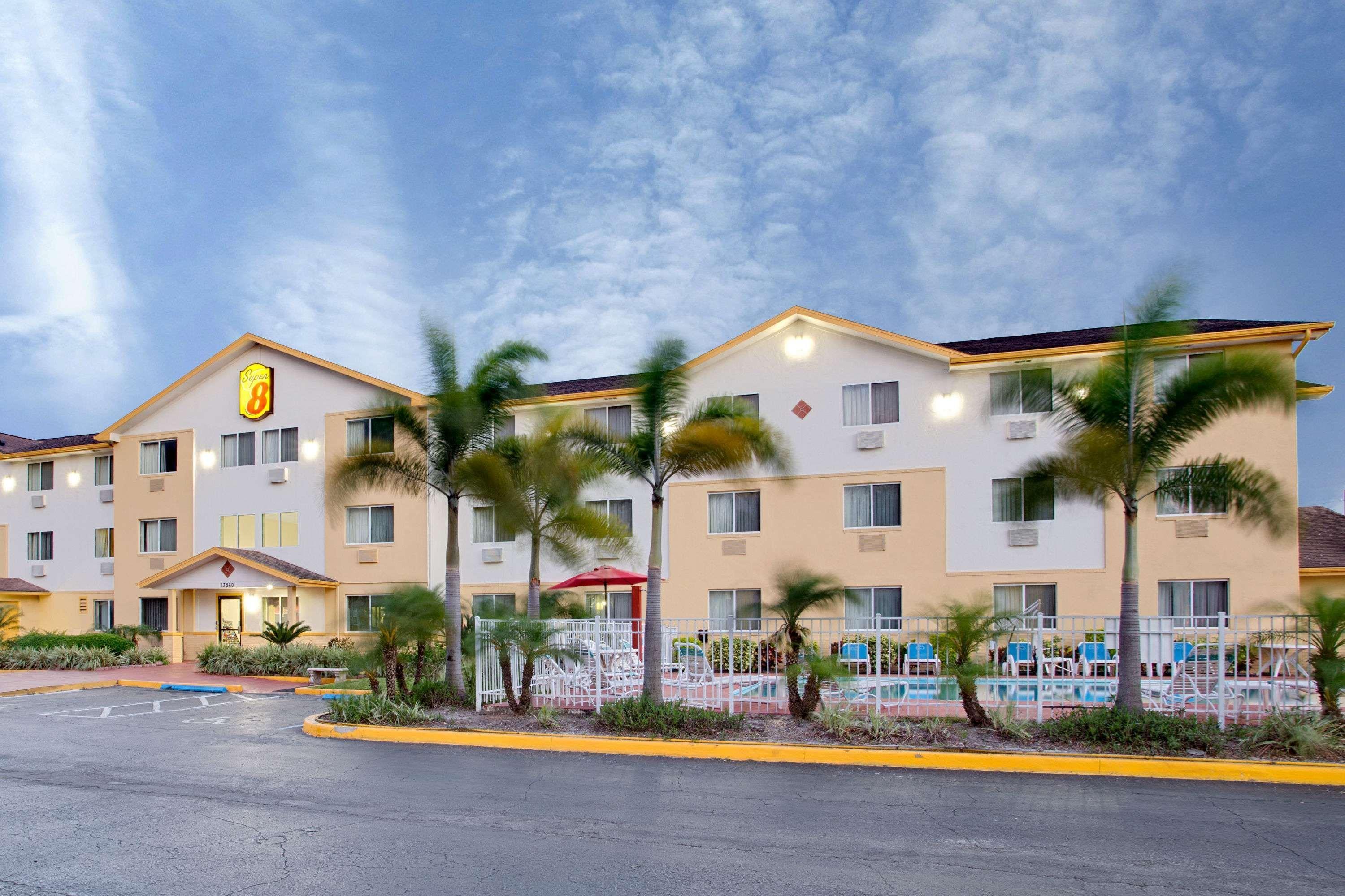 Hotel Super 8 By Wyndham Clearwater/St. Petersburg Airport Esterno foto